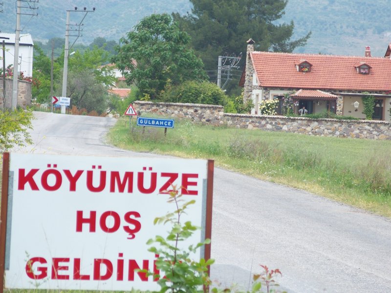 Gülbahçe Köyü girişinden görünüm
